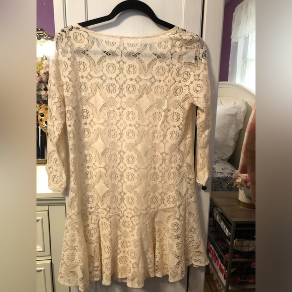 Free People Cream Colored Lace Dress with slip underneath. Size 4 - Picture 4 of 11